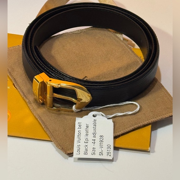 Accessories - Louis vuitton belt in excellent condition